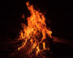ognisko z kiełbaskami na mazurach