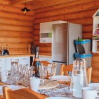 Widok salonu z aneksem kuchennym Salon