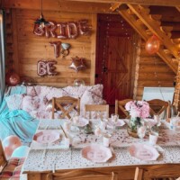 Udekorowane wnętrze na domek na wieczór panieński Udekorowane wnętrze na domek na wieczór panieński